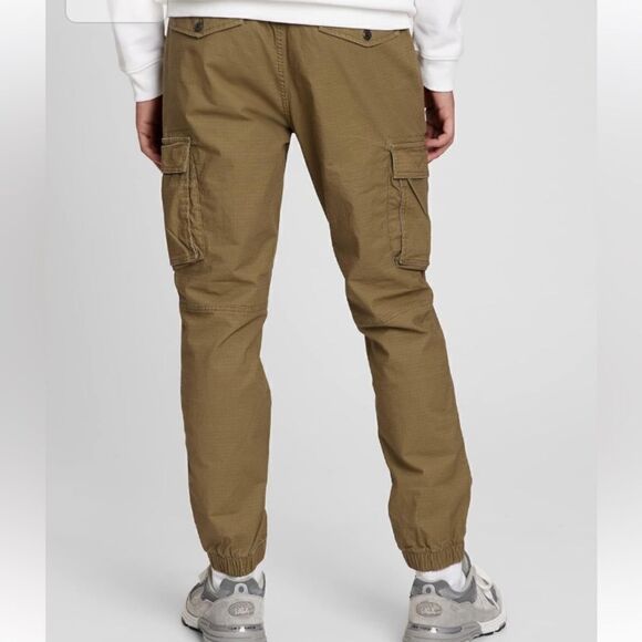 Gap Men’s Slim Leg Cargo Jogger- Elasticized Waist- Fuller Through The Thigh - Picture 15 of 16